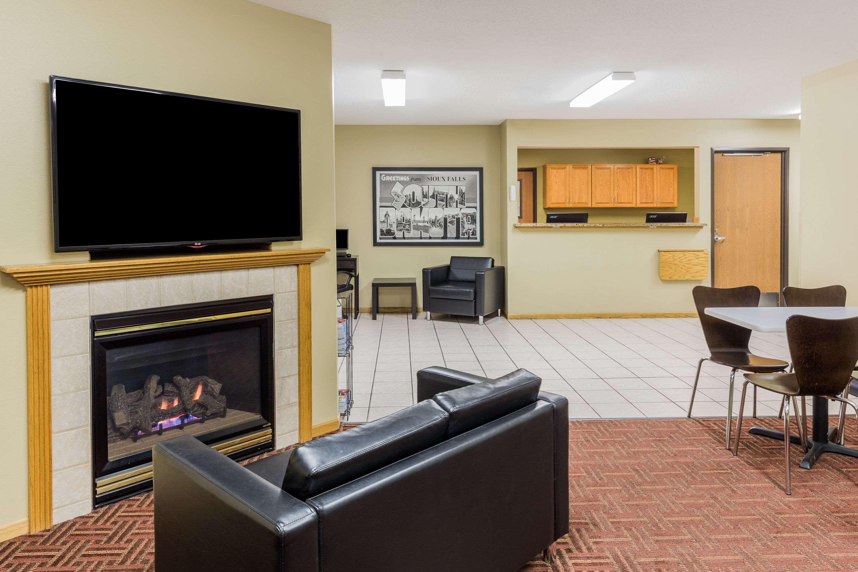 Super 8 By Wyndham Sioux Falls Esterno foto